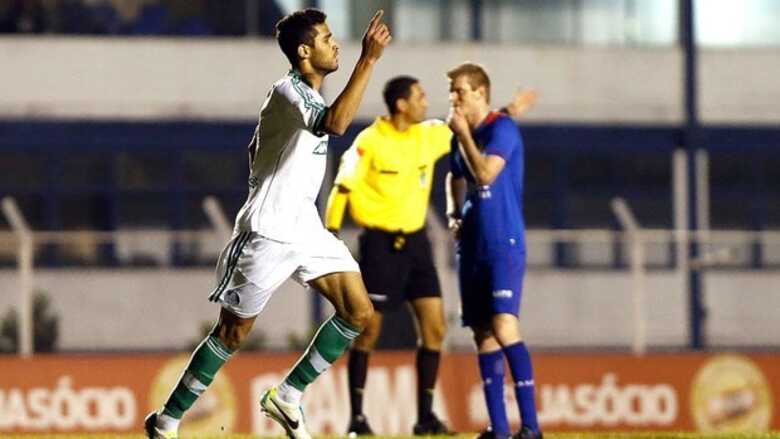 Alan Kardec comemora seu golaço. (Foto: Leandro Martins/Agencia Estado)