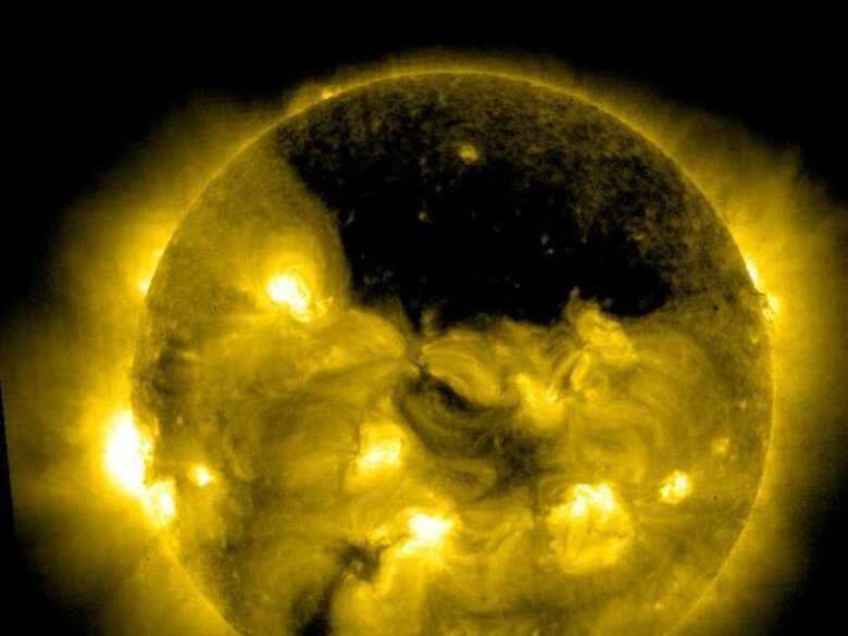Buraco no Sol foi registrado pela Nasa em julho: inversão de campo magnético deve ocorrer em breve. (Foto: divulgação/Nasa)