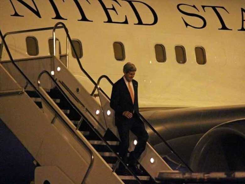 John Kerry desembarcou em Brasília no início da madrugada desta terça-feira (13). (Foto: Juliana Shibata)