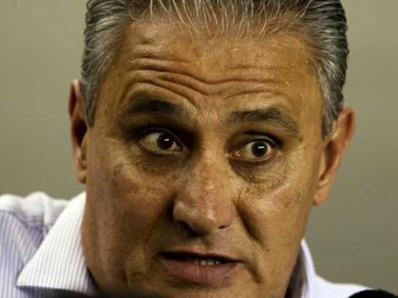 Tite disse que Emerson deu margem à polêmicas. (Foto: Bruno Santos/Terra)