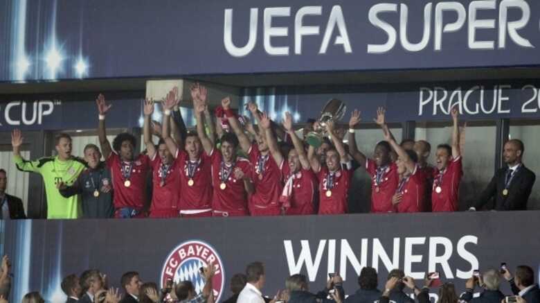 A Supercopa da Europa é o primeiro título de Guardiola no comando do Bayern. (Foto: Petr David Josek/Reuters)