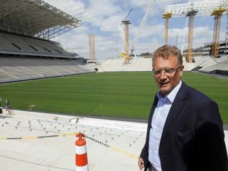 Após crítica de Jérome Valcke (foto), gastos públicos foram colocados nos estádios que receberão a Copa do Mundo. (Foto: Paulo Whitaker/Reuters)