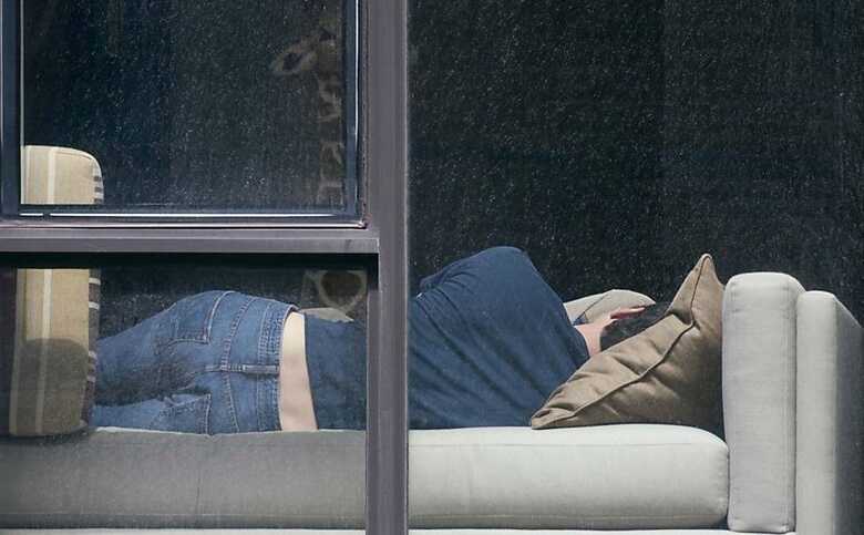 Retratos da série 'The Neighbors', feitos a partir da janela de Arne Svenson, em Tribeca, no sul de NY. (Arne Svenson/Divulgação)