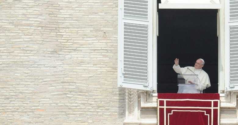 O papa Francisco reiterou neste domingo (08) a oposição à guerra na Síria e denunciou as 'guerras comerciais para vender armas'. (Foto: Maurizio Brambatti/EFE)