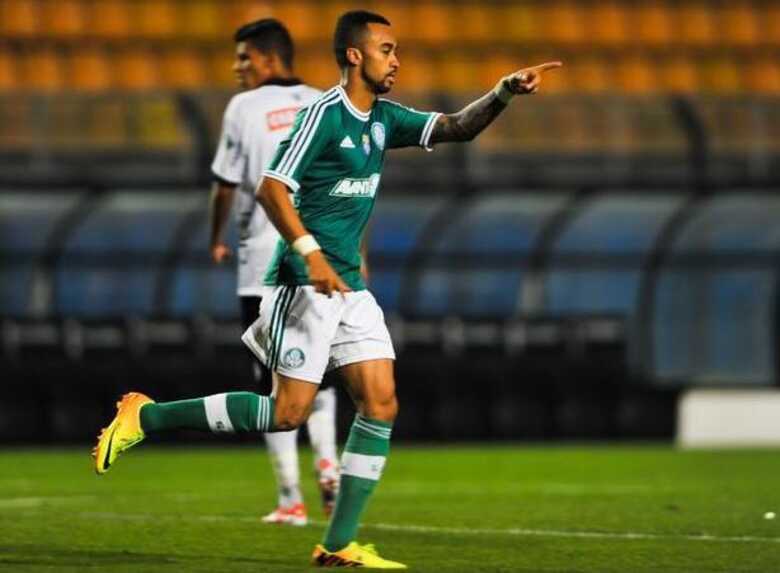 Wesley fez gol no come&ccedil;o do segundo tempo e acabou com as esperan&ccedil;as do ASA. (Foto: Djalma Vass&atilde;o/Gazeta Press)