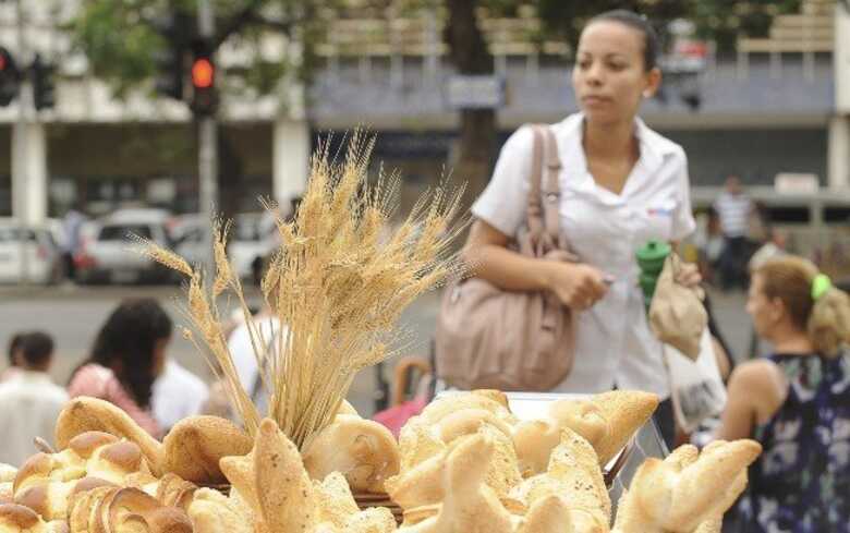 O preço nas padarias é a 'última peça a cair' no efeito dominó que começa lá atrás, com os preços do trigo. (Foto: Elza Fiúza/ABr)