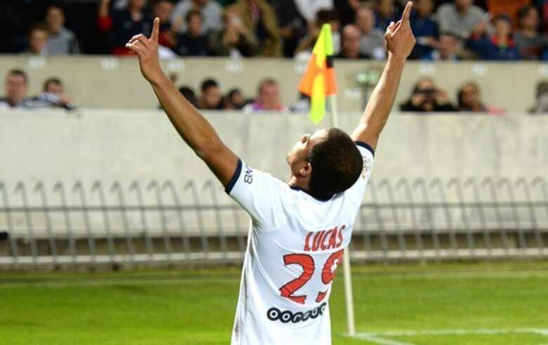 Lucas comemora seu primeiro gol com a camisa do PSG. (Foto: Agência AFP)