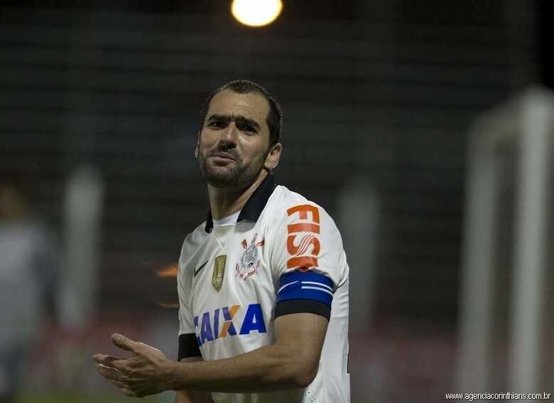 Danilo se lamenta em um lance contra o Internacional, pelo Campeonato Brasileiro. (Foto: Daniel Augusto Jr./Ag. Corinthians)