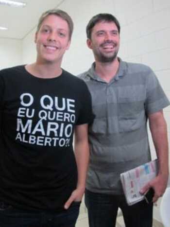 Fábio Porchat e Ian SBF, fundadores do Porta dos Fundos, falam sobre a diversificação dos negócios. (Foto: Simone Cunha/G1)