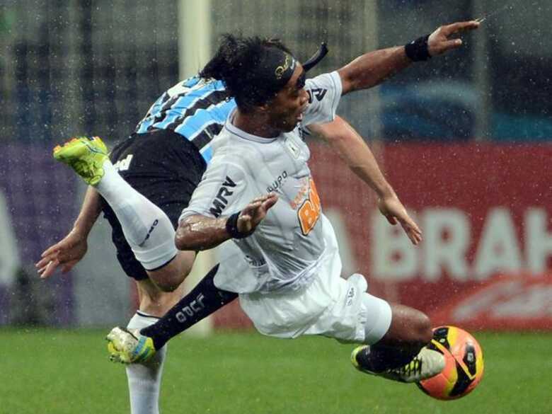 Ronaldinho enfrentou o time no qual foi revelado pela sexta vez. (Foto: Edu Andrade/FatoPress/Gazeta Press)
