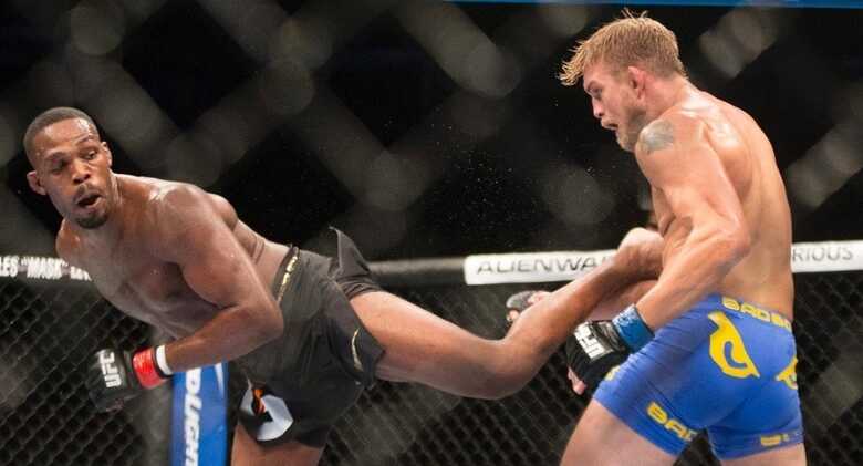 Jones venceu luta épica com Gustafsson e quebrou recorde como campeão do UFC. (Foto: Chris Young/AP)