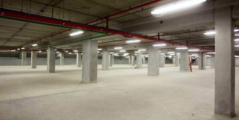 Estacionamento coberto do Itaquerão poderá ser convertido em uma espécie de Centro de Convenções. (Foto: Reinaldo Canato/Uol)
