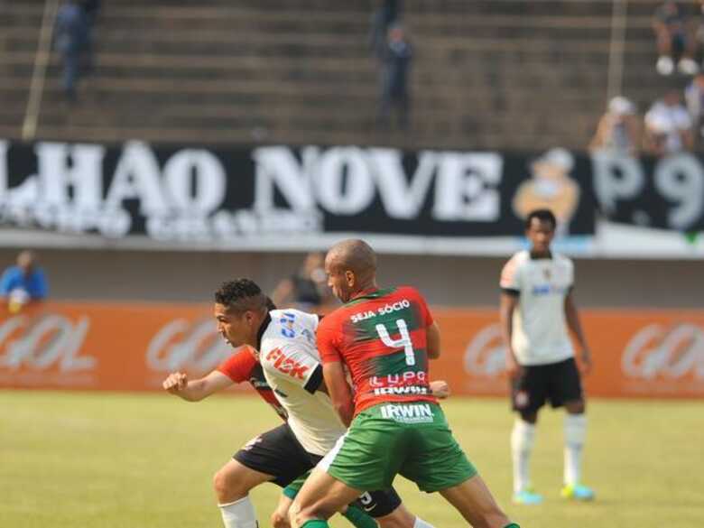Portuguesa teve facilidade para marcar o jogo lento do Corinthians. (Foto: Eduardo Efrain/Agência Lance)