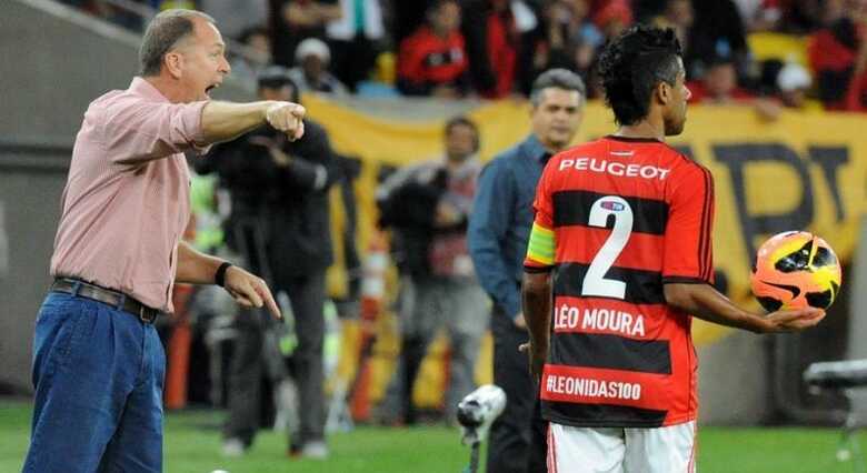 Mano Menezes orienta o time do Flamengo em partida do Campeonato Brasileiro. (Foto: Alexandre Vidal/FlaImagem)