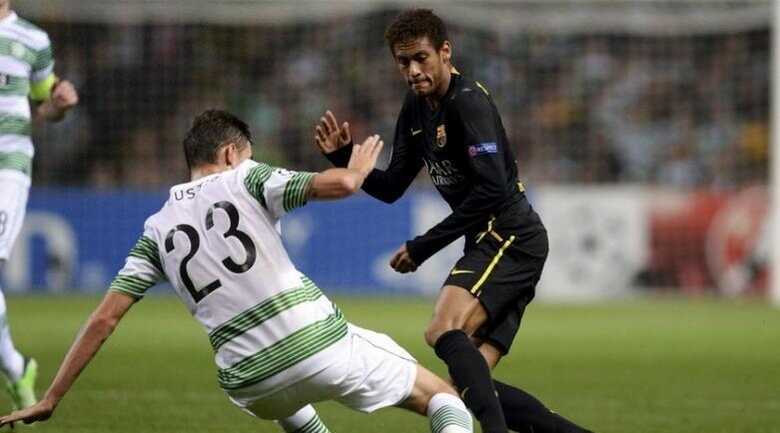 Neymar tenta passar por Lustig durante partida do Barcelona contra o Celtic pela Liga dos Campeões. (Foto: Reuters/Nigel Roddis)