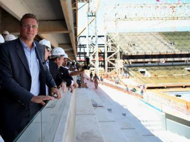 A visita contou com a presença do secretário-geral da Fifa, Jérôme Valcke. (Foto: Getty Images)