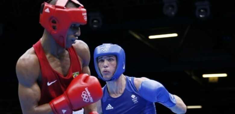 Robson Conceição (e), pugilista brasileiro, está nas quartas de final do Mundial de Boxe. (Foto: AFP Photo/Jack Guez)