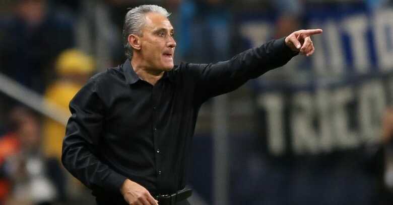Tite, técnico do Corinthians, orienta equipe durante jogo pela Copa do Brasil. (Foto: Vinícius Costa/ Agência Preview)