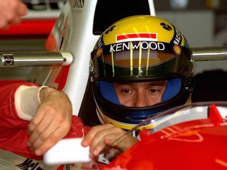 Senna ficou em segundo, entre Mansell e Schumacher; Piquet é apenas o 14º. (Foto: AP)