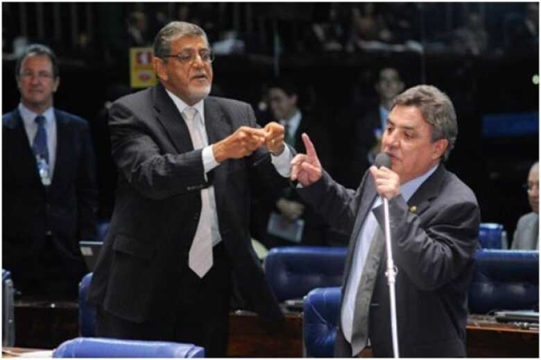 Senadores Mário Couto e Zezé Perrella, ex-presidente do Cruzeiro, bateram boca no plenário. (Foto: Waldemir Barreto/Agência Senado)