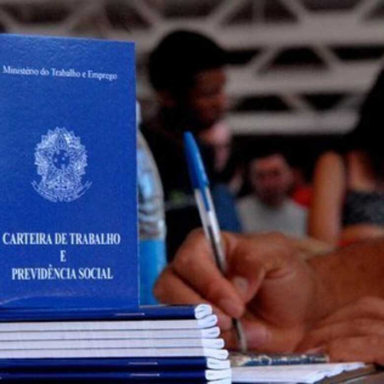 Apesar de também terem mostrado avanço em benefício dos pretos e pardos, rendimentos médios por hora ainda mostram desigualdade. (Foto: reprodução/IG com Agência Brasil)