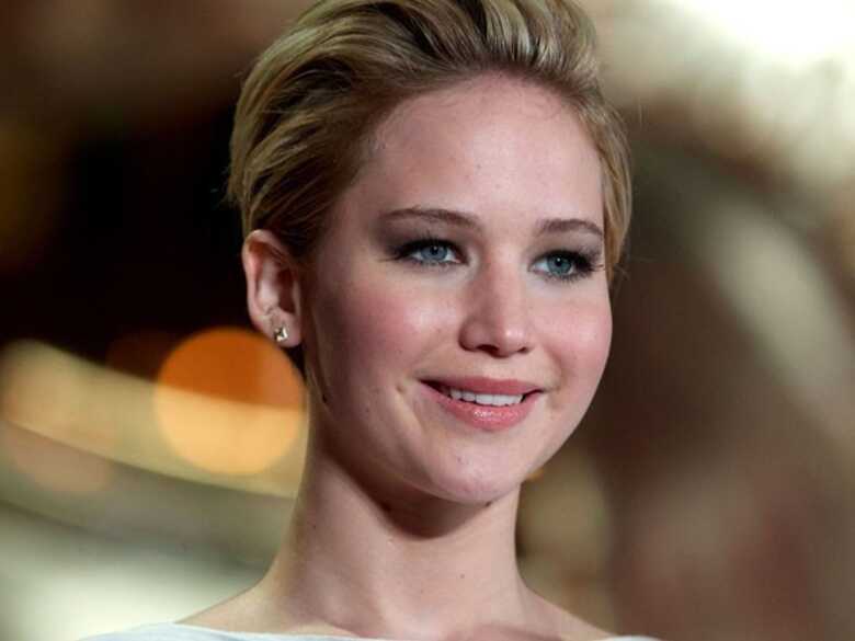 Jennifer Lawrence na premiere de 'Jogos vorazes: em chamas' em Londres, no dia 11 de novembro. (Foto: Andrew Cowie/AFP)