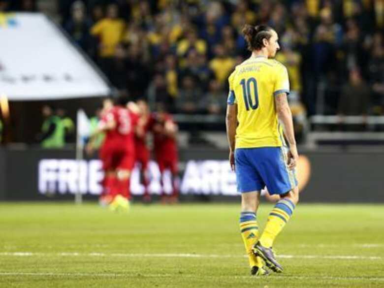 Ibrahimovic marcou dois gols, mas não conseguiu levar a Suécia à Copa do Mundo. (Foto: AP)