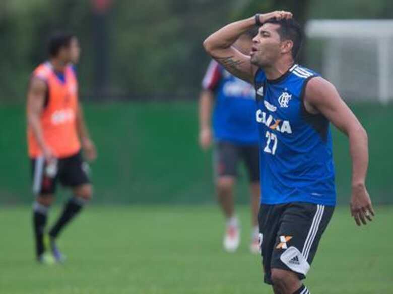 André Santos lamenta lance durante treino. (Foto: Mauro Pimentel/Terra)