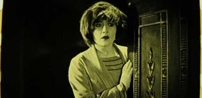 Cena do filme mudo 'The White Shadow' (1923), de Alfred Hitchcock. (Foto: AFP)