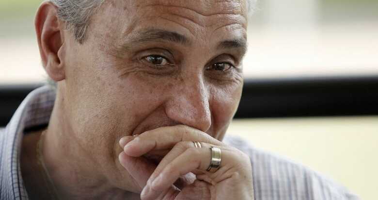 Tite se emociona ao falar sobre a homenagem que recebeu dos funcionários do clube, na última sexta-feira. (Foto: Reinaldo Canato/Uol)