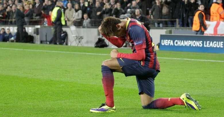 Neymar comemora após marcar um dos seus três gols na vitória do Barcelona sobre o Celtic por 6 a 1, pela Liga dos Campeões. (Foto: Emilio Morenatti/AP Photo)