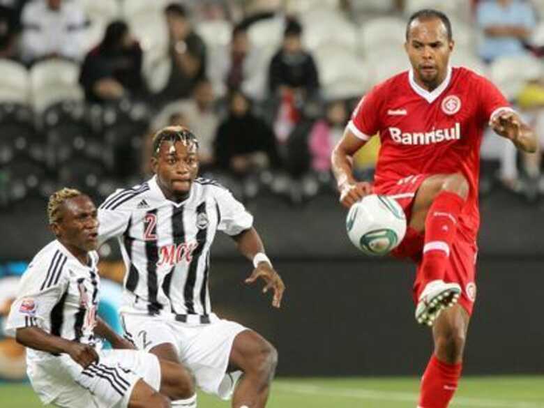 Inter, que tinha Alecsandro em 2010, foi eliminado do Mundial pelo Mazembe, do Congo. (Foto: AFP)