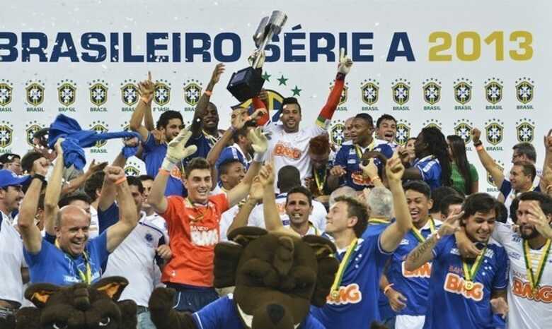 Cruzeiro fez a festa pelo título do Brasileirão 2013 diante de sua torcida. (Foto: Gazeta Press)