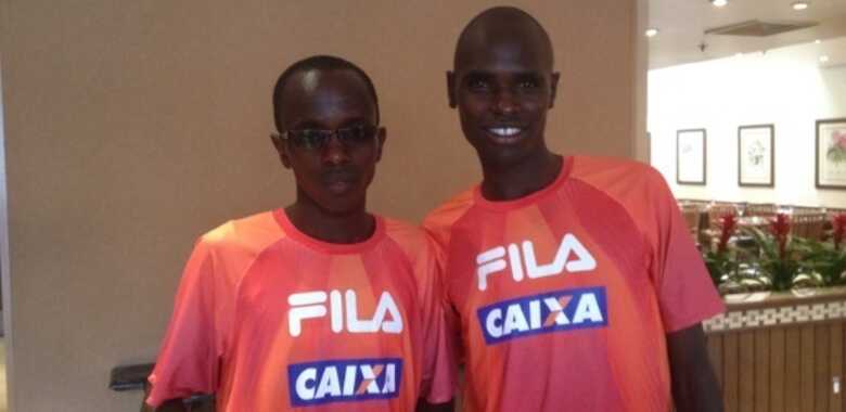 Campeão da São Silvestre Edwin Kipsang e Mark Korir têm vida confortável no Quênia. (Foto: Luiza Oliveira/Uol)