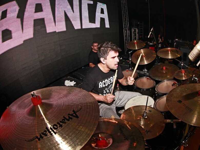 Bruno Graveto foi baterista do Charlie Brown Jr. e A Banca. (Foto: Divulgação/Fanpage Bruno Graveto)