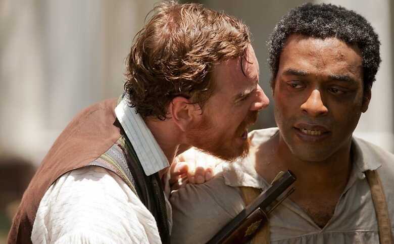 '12 ANOS DE ESCRAVIDÃO': No longa de Steve McQueen, um escravo livre (Chiwetel Ejiofor) é sequestrado por um proprietário de terras. Um dos favoritos ao Oscar de melhor filme. (Foto: divulgação)