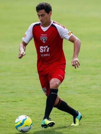 Ganso domina bola no jogo-treino do São Paulo contra o Marília. (Foto: Marcello Zambrana/Inovafoto/Gazeta Press)