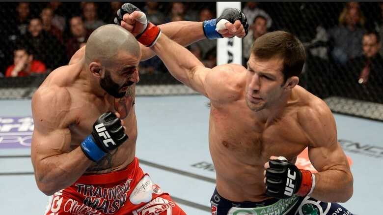Luke Rockhold e Costas Philippou trocam golpes durante luta do UFC Fight Night 35. (Foto: Jeff Bottari/Zuffa LLC)