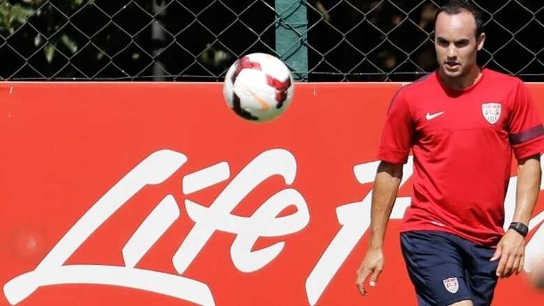 Landon Donovan treina com os Estados Unidos no CT do São Paulo; craque vai para sua 4ª Copa do Mundo (Foto: reprodução)