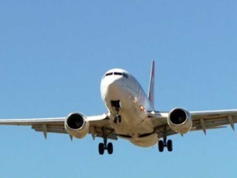 Segundo pesquisa, viajar de avião em março é mais barato do que no restante do ano. (Foto: Reprodução/EPTV)