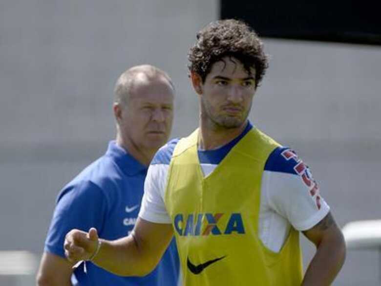 Pato ganha R$ 800 mil por m&ecirc;s, vencimento que ser&aacute; dividido entre S&atilde;o Paulo e Corinthians. (Foto: Ricardo Matsukawa/Terra)