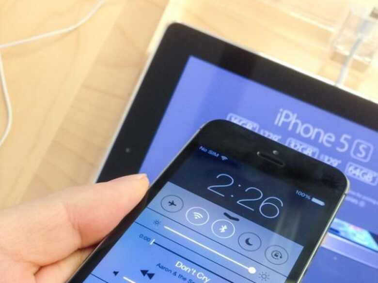 No Brasil, um iPhone 5S custa a partir de R$ 2.799. (Foto: Canadapanda/Shutterstock)