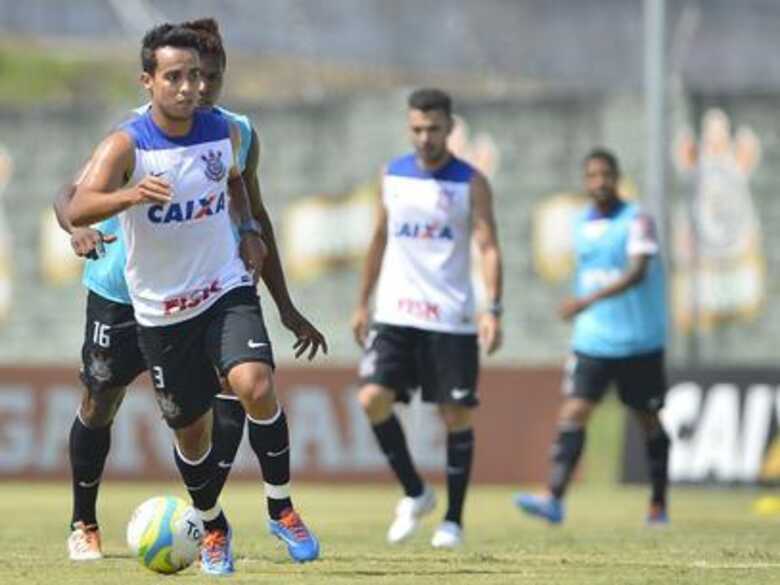 Jadson já treinou com o elenco do Corinthians, mas ainda não assinou contrato. (Foto: Mauro Horita/Agif/Gazeta Press)