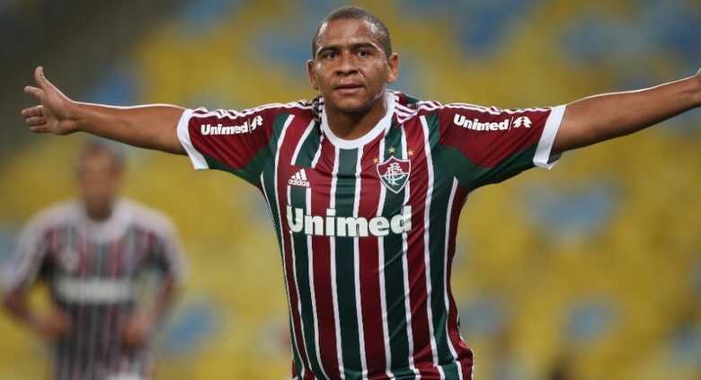 Walter comemora um de seus dois gols no Maracan&atilde; na vit&oacute;ria do Fluminense sobre o Boavista. (Foto: Ag&ecirc;ncia Photocamera)
