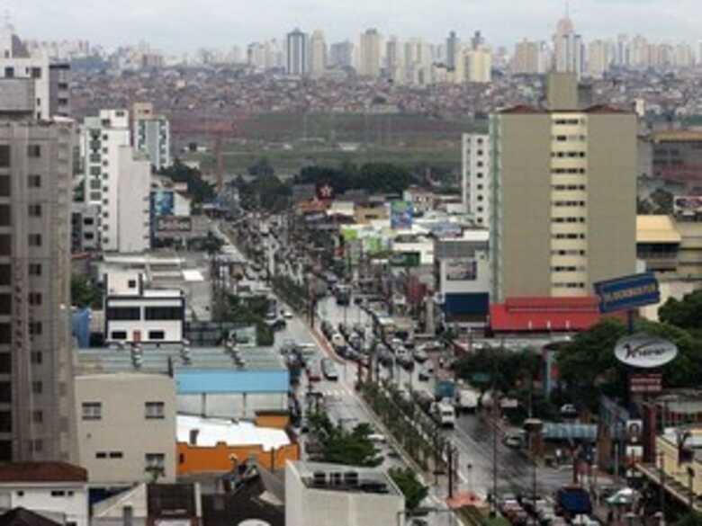 Avenida Goiás, uma das principais de São Caetano do Sul, costuma ficar congestionada em horários de pico; verticalização é uma das causas. (Foto: Sergio Castro/Estadão Conteúdo/Arquivo)