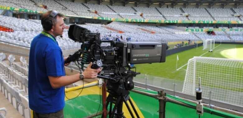 Câmera posicionada sobre assentos do Estádio do Mineirão, para transmitir a semifinal da Copa das Confederações. (Foto: Fernando Moura/Uol)