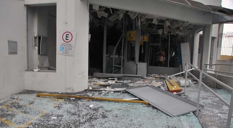 Quadrilha explode caixa eletrônico de uma agência do Banco do Brasil em São Paulo. (Foto: Gero/Futura Press/Estadão Conteúdo)