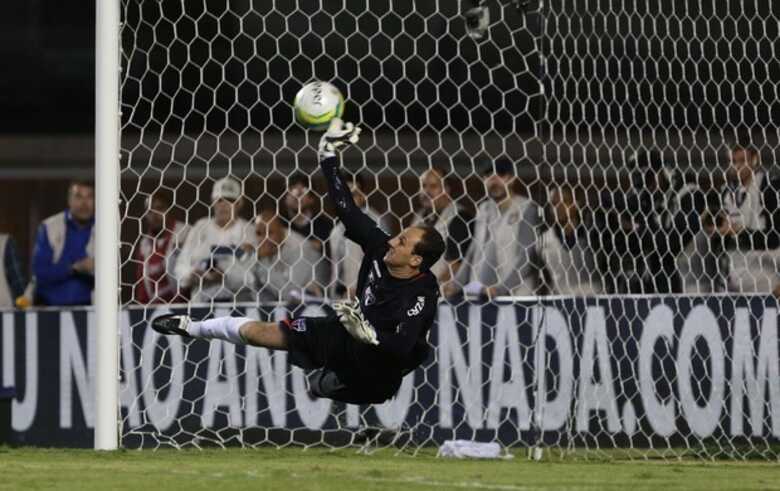 Rogério Ceni durante a disputa por pênaltis no Morumbi. (Foto: Rubens Chiri/site oficial do São Paulo FC)