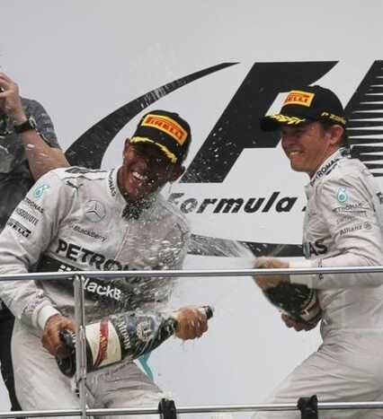 Lewis Hamilton e Nico Rosberg da Mercedes. Foto: Reuters