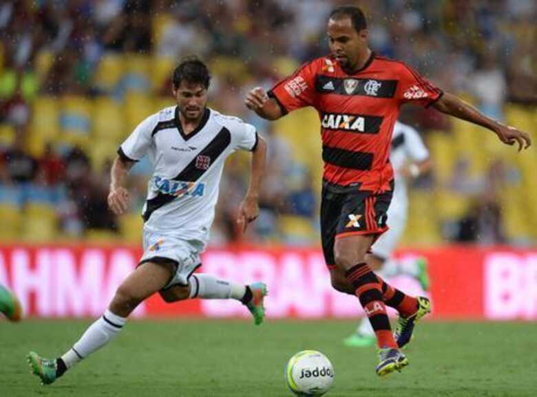 Flamengo, de Alecsandro, e Vasco, de Pedro Ken, recebem R$ 40 milhões da Caixa. (Foto: Mauro Pimentel/Terra)